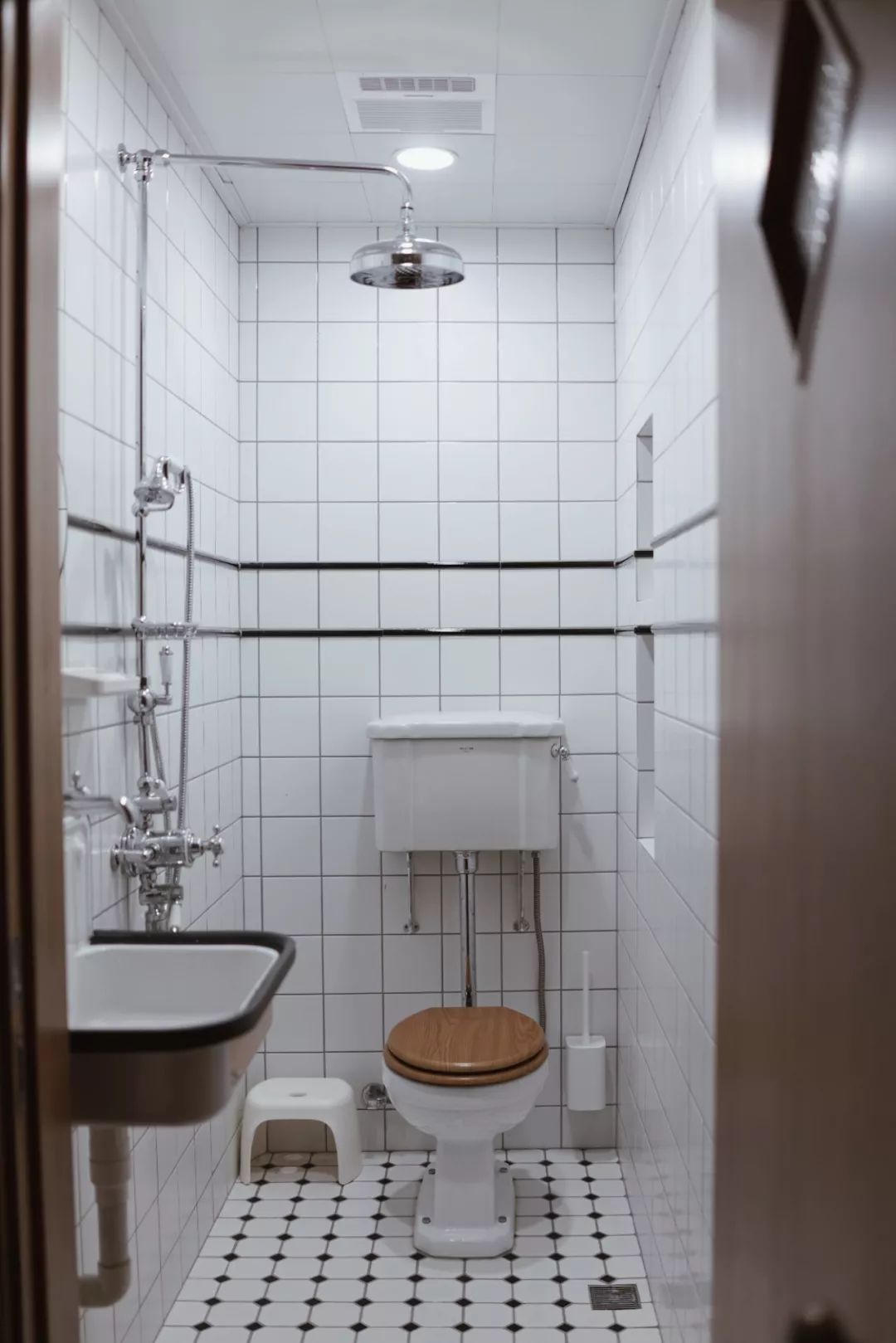 她买下32㎡上海老旧学区房，为女儿打造小桃园，还有20㎡超舒适大庭院