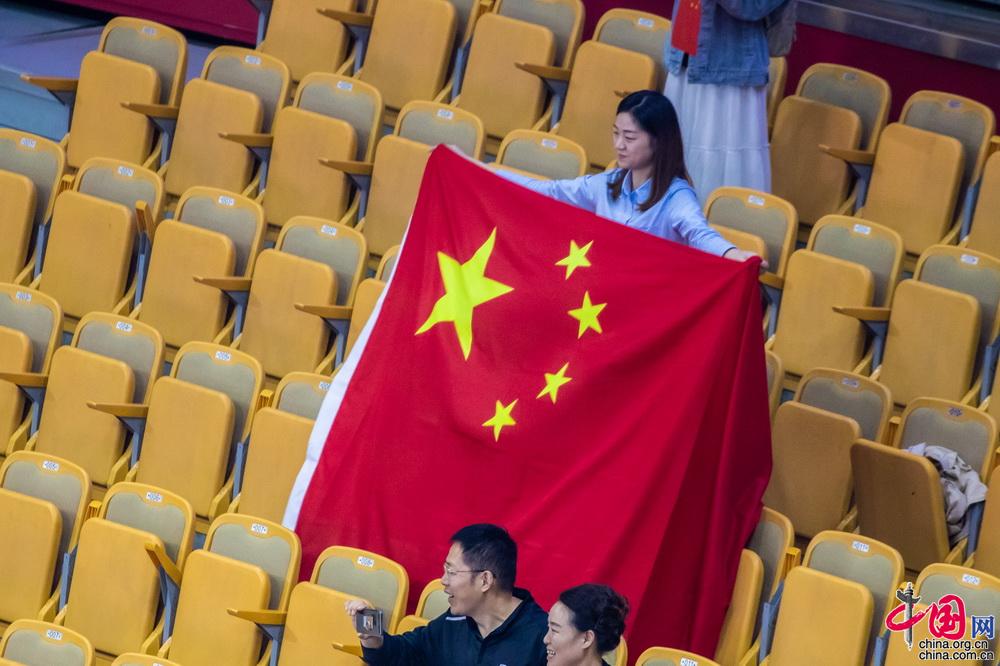 军运会赛场因你们更精彩观众热情助力运动健儿创佳绩