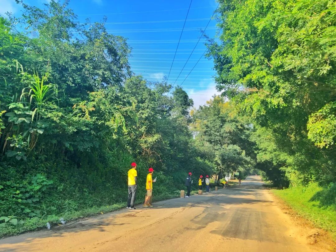 西双版纳傣族赶街视频,勐腊县勐仑镇赶街