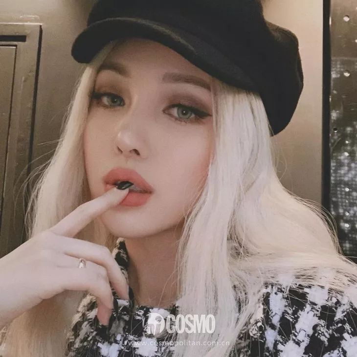 沈梦辰烫睫毛,沈梦辰太阳花睫毛