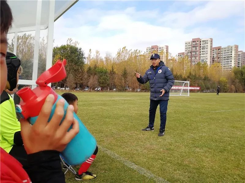 涓皬瀛﹁冻鐞冭禌闈掕,灏忓瓒崇悆闈掕姣旇禌