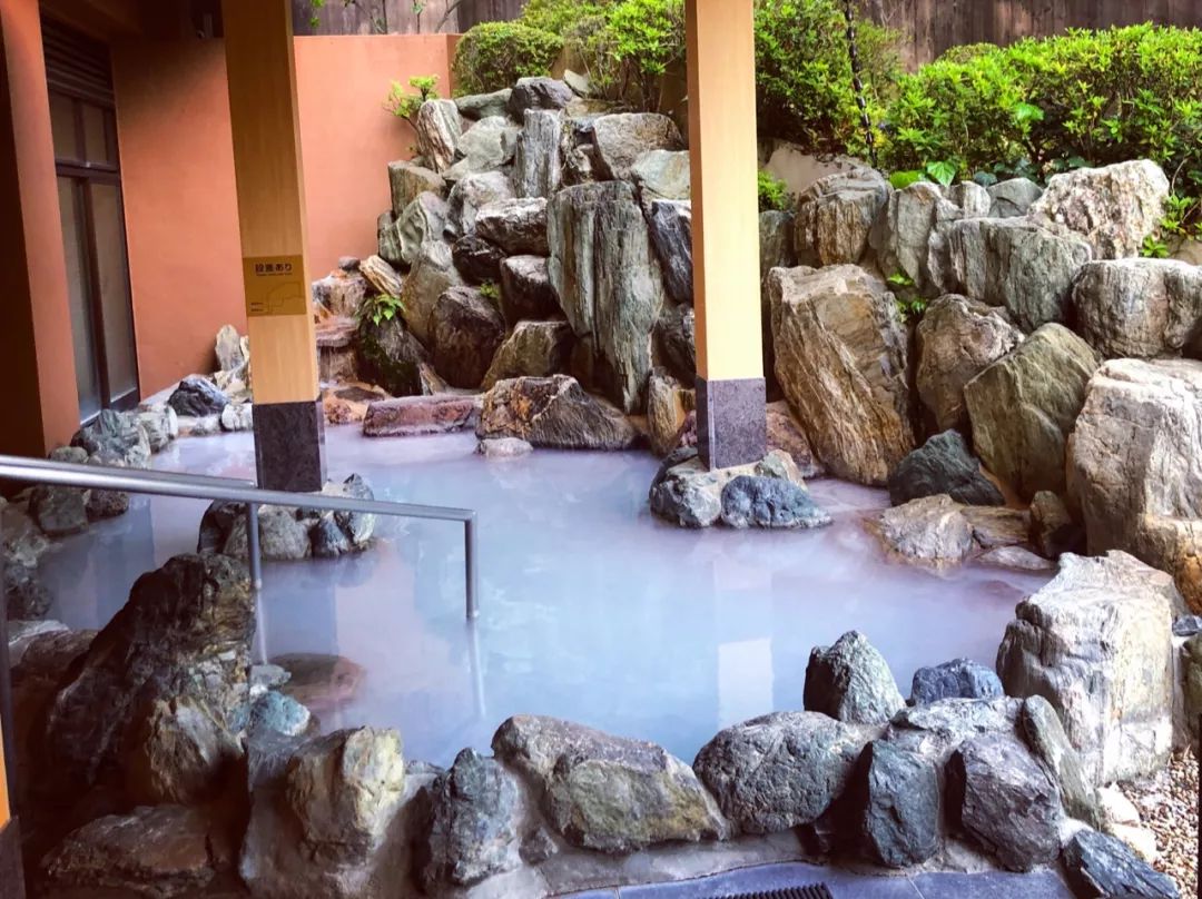 泡全球仅一家的珍珠温泉，上小众景美的雪场滑雪，99%游客都不知道的日本玩法