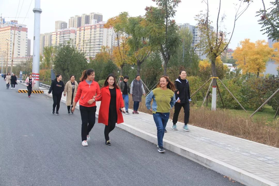 「直通校园」秋日好风光，他们用脚步来丈量——杏花岭区杏东小学