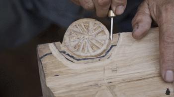 63岁中国大爷靠玩木头火到国外,61岁中国大爷惊呆老外