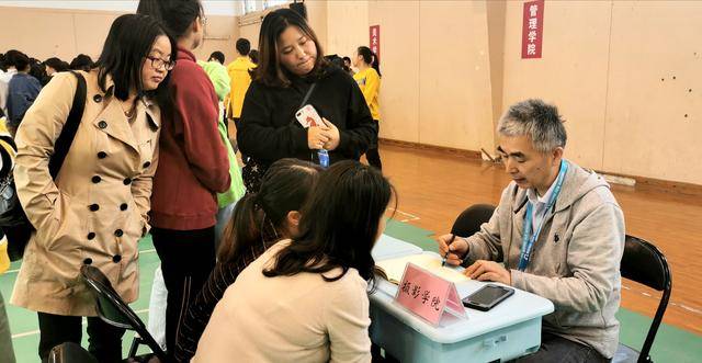 报考北京电影学院具备的条件,北京电影学院喜欢什么长相的考生