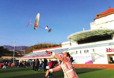 中小学生航模无人机大赛,500多名学生赛航模