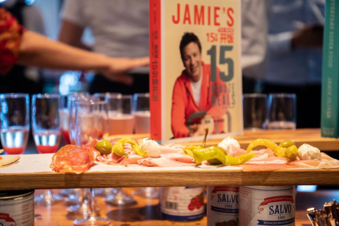 在生活中每个人都在负重前行,在生活中砥砺前行