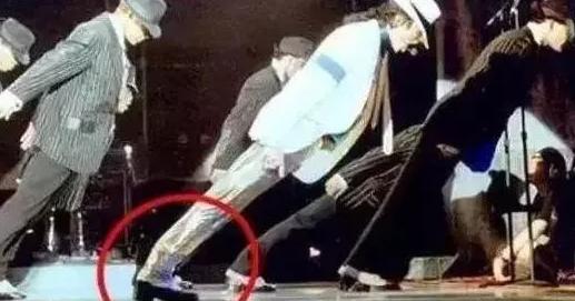 杰克逊反重力倾斜,杰克逊倾斜45度解密