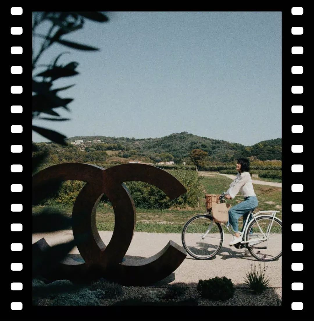 香奈儿发布会各路明星都来捧场,香奈儿回应包15分钟原视频