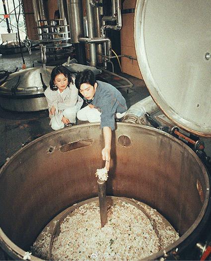 香奈儿发布会各路明星都来捧场,香奈儿回应包15分钟原视频