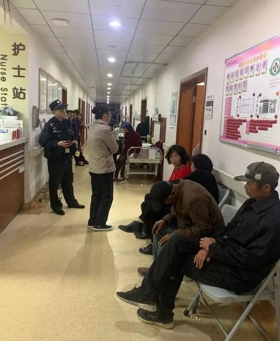 14岁河南籍上海中学生喝农药身亡,同学称“他在学校长期被欺凌”