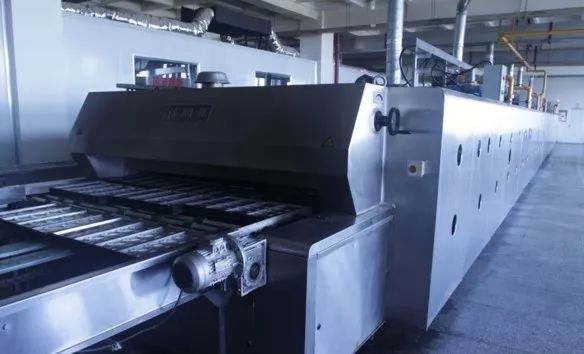 一年卖掉2亿个的手撕包为啥这么好吃？这家工厂揭秘了长线面包的选品秘籍