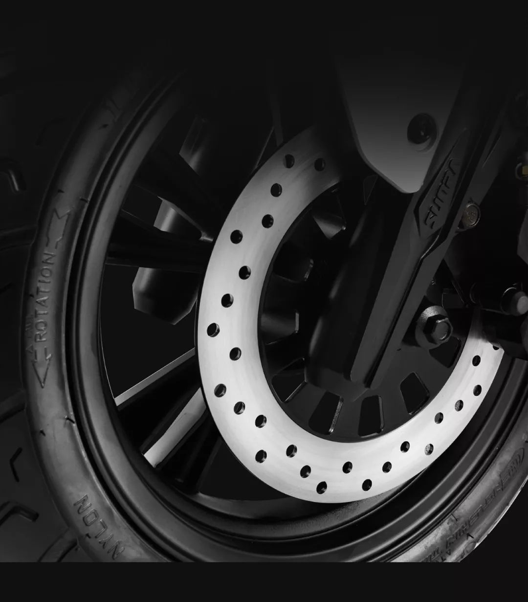 最大扭矩转速1300到3000,最大扭矩转速1450到4100