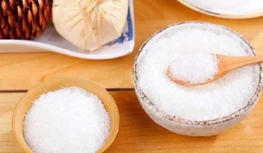 冬季洗衣服污渍的小妙招,收藏冬天衣服的小窍门