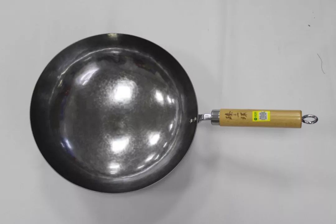 爱仕达与炊大皇的铁锅哪个比较好,爱仕达铁锅不粘锅推荐第一名