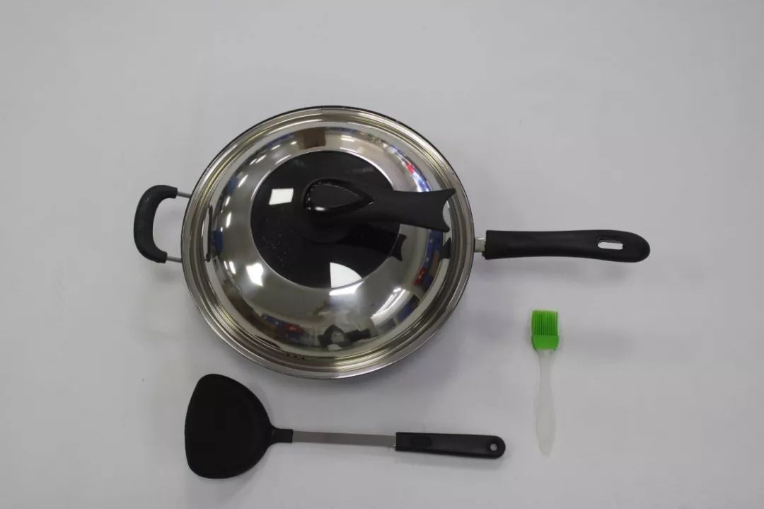 全网公认最好用无涂层铁锅爱仕达,爱仕达与炊大皇的铁锅哪个比较好