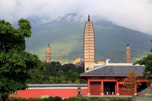 泸沽湖虎跳峡香格里拉怎么坐车,丽江香格里拉泸沽湖虎跳峡