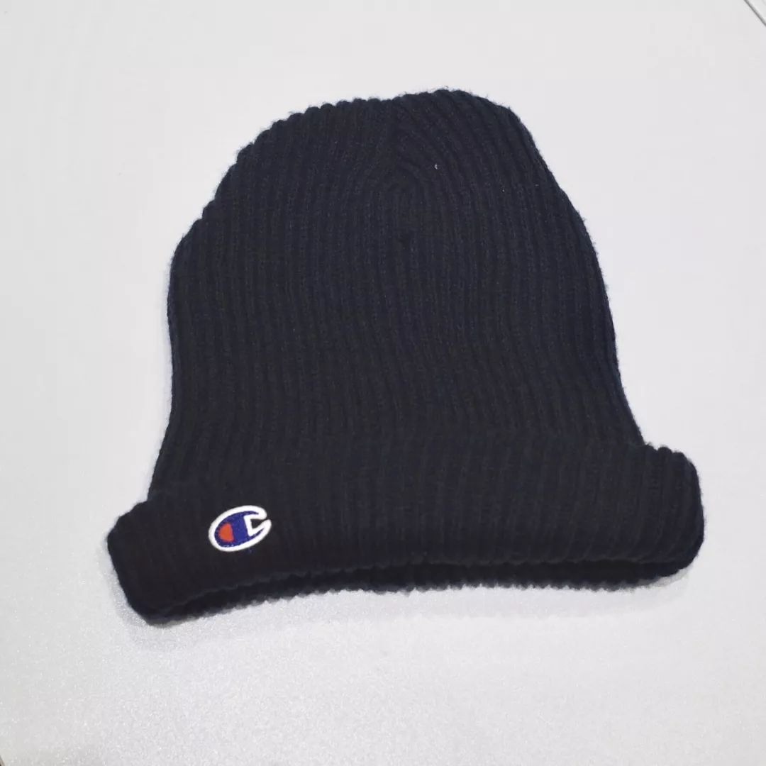 为什么总觉得自己戴毛线帽丑,毛线帽怎么戴着不掉