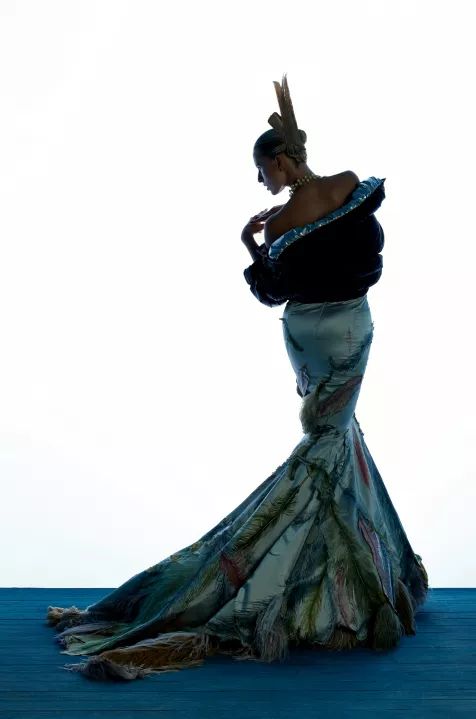 李宇春最新短款羽绒服,李宇春同款羽绒服长款