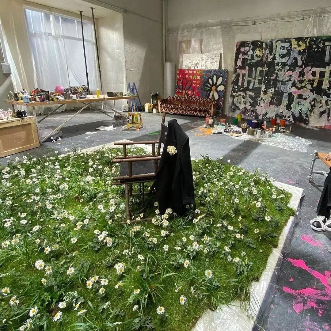 权志龙喜欢的雏菊是什么雏菊,权志龙的小雏菊为什么少一半