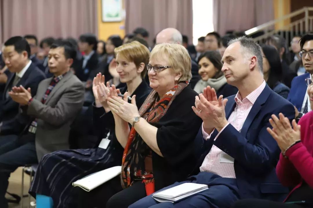 厉害了！16所英国名校大学校长齐聚武汉这所高中，与师生共话创意教育