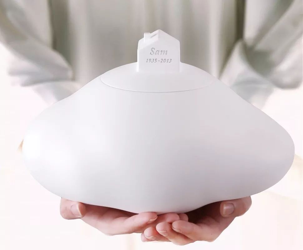 这个遥控器叫“挤粉刺”，按的时候就像我们在挤自己的青春痘