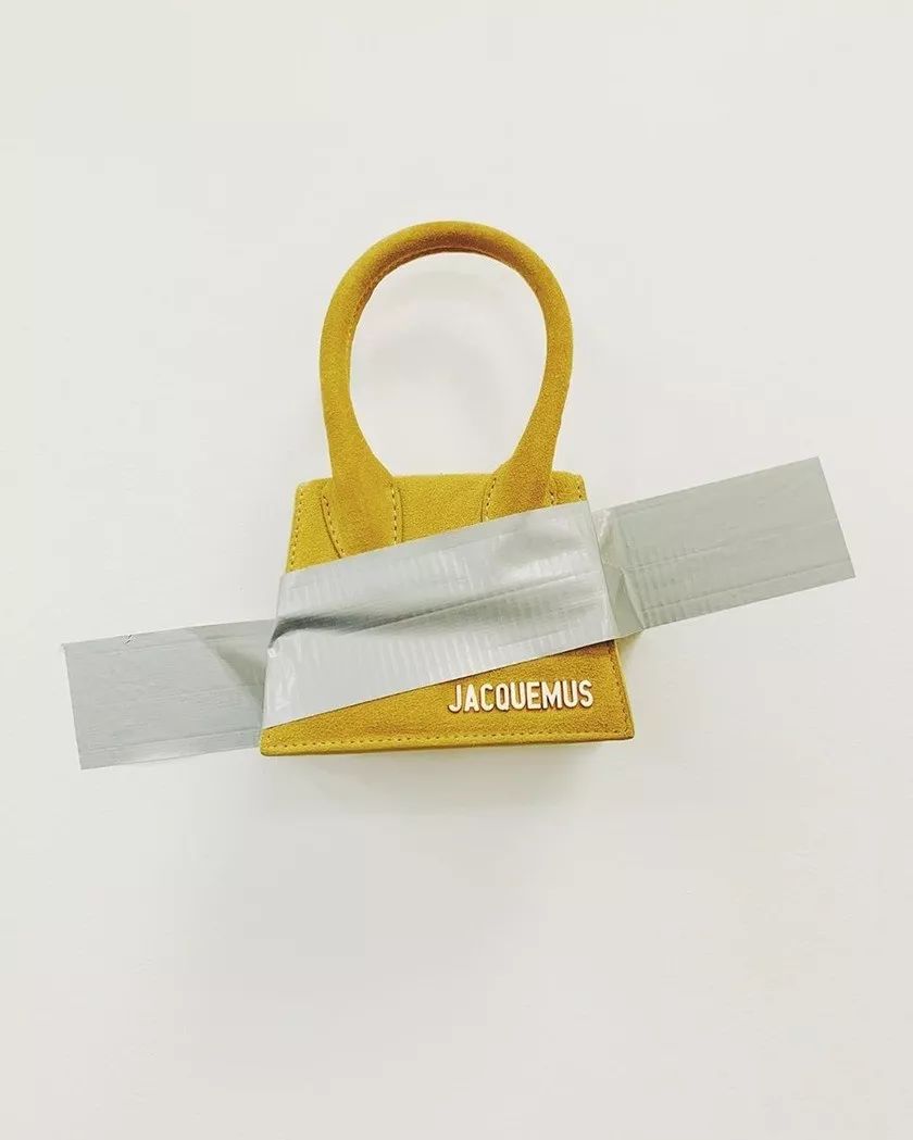 易烊千玺和王俊凯拍视频开盲盒,易烊千玺和王俊凯拆盲盒