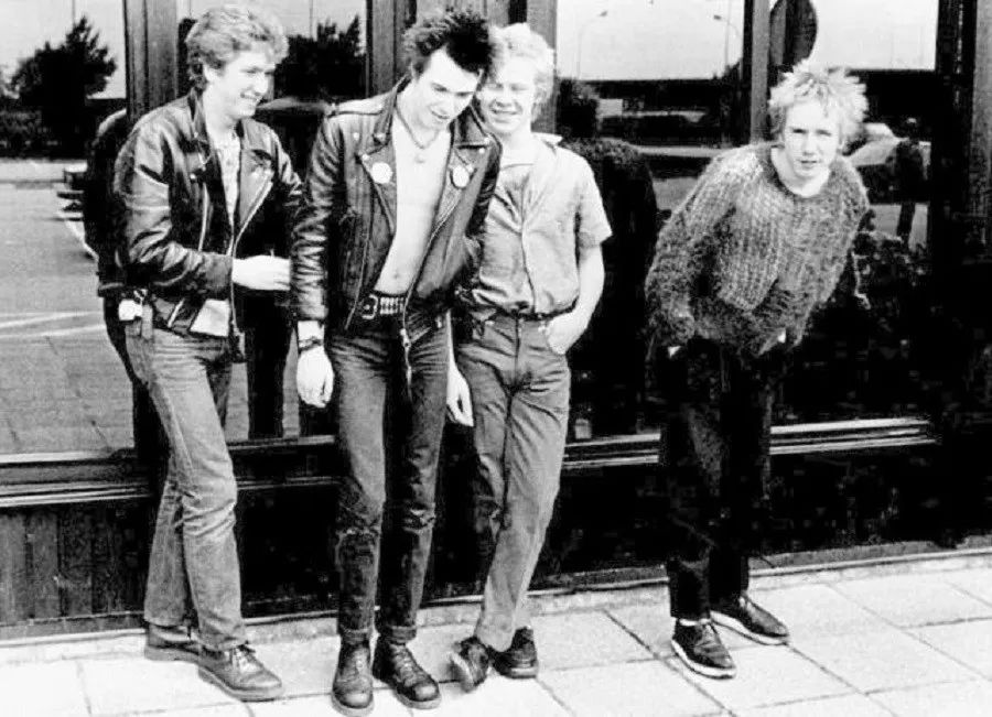 2020年最火的黑色马丁靴,2022年马丁靴还会流行吗