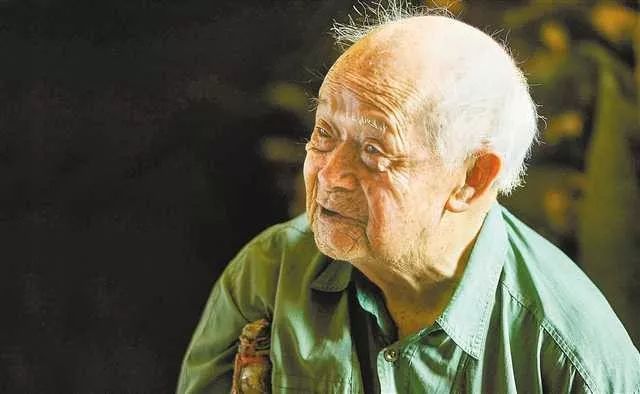 95岁抗战老兵最后的心愿令人泪目,92岁老兵回忆抗美援朝数次落泪