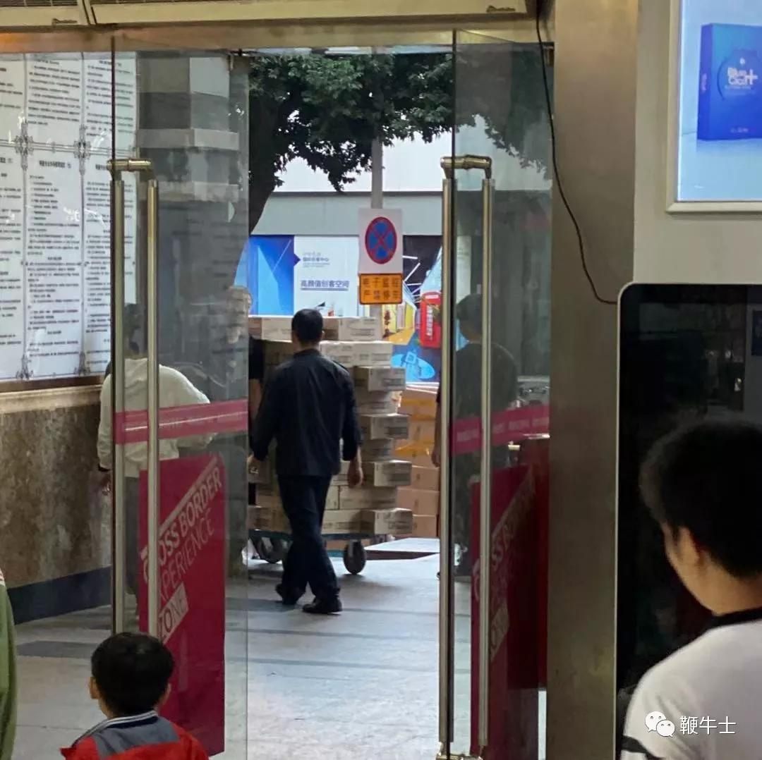 华强北转型化妆品“淘金”场：支持微商一件代发，强调正品但不提货源