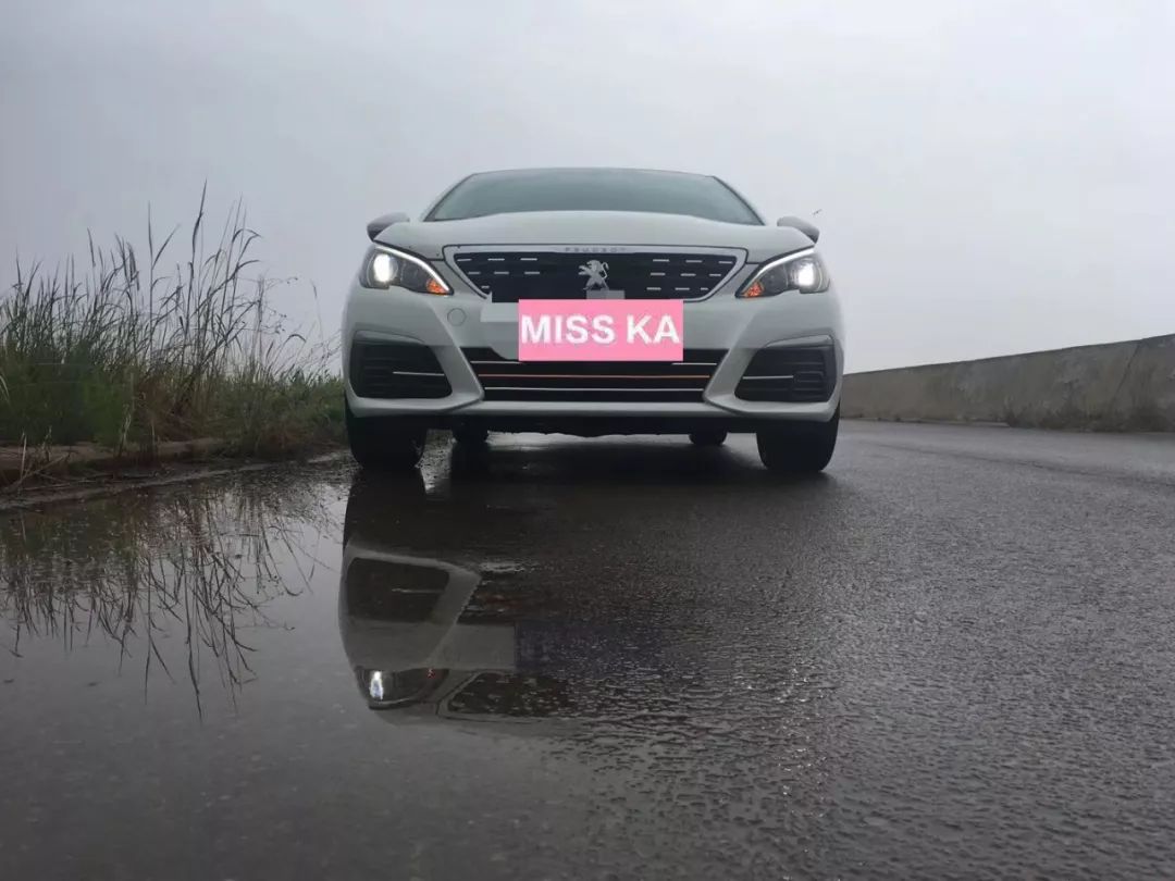 因《的士速递》买了省油能装的标致308！操控稳如狗，开起来像跑车？车主却揭开“辛酸”秘密...