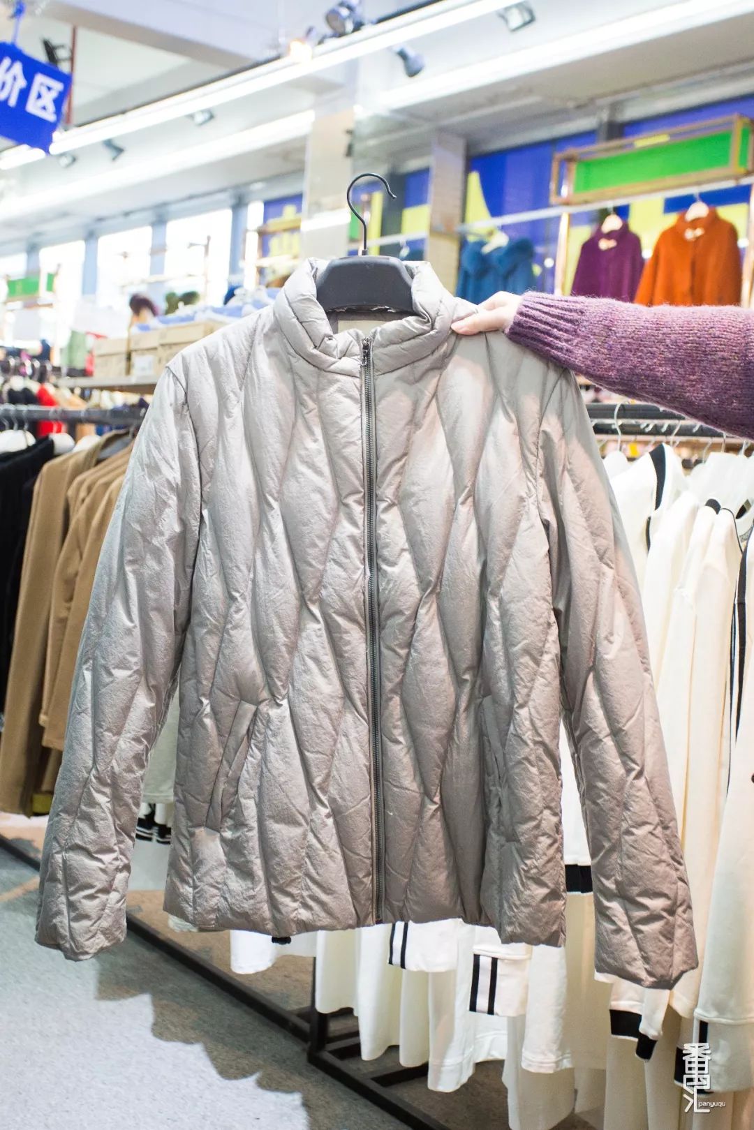 品牌羽绒服工厂99清仓,番禺南村羽绒服厂家清仓