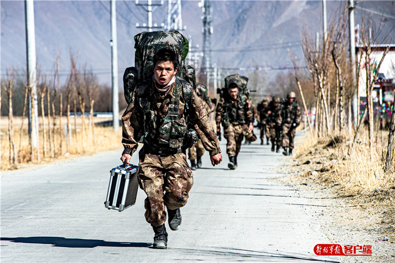 负重70斤登山,负重30斤拉练70公里