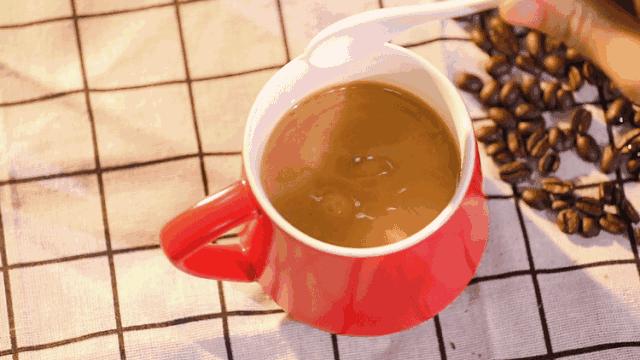 年轻人喝咖啡的偏方,咖啡是年轻人给自己抓的中药