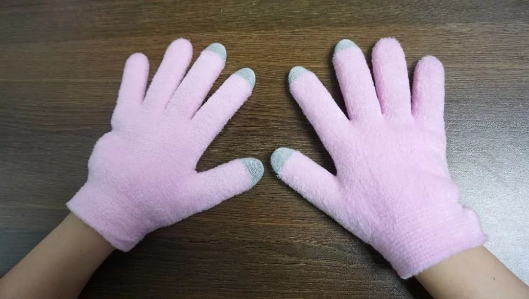 呵护手足|戴手套=精油SPA？还不耽误玩手机？30分钟急救手膜足膜，死皮老茧全消失，让你从头嫩到脚