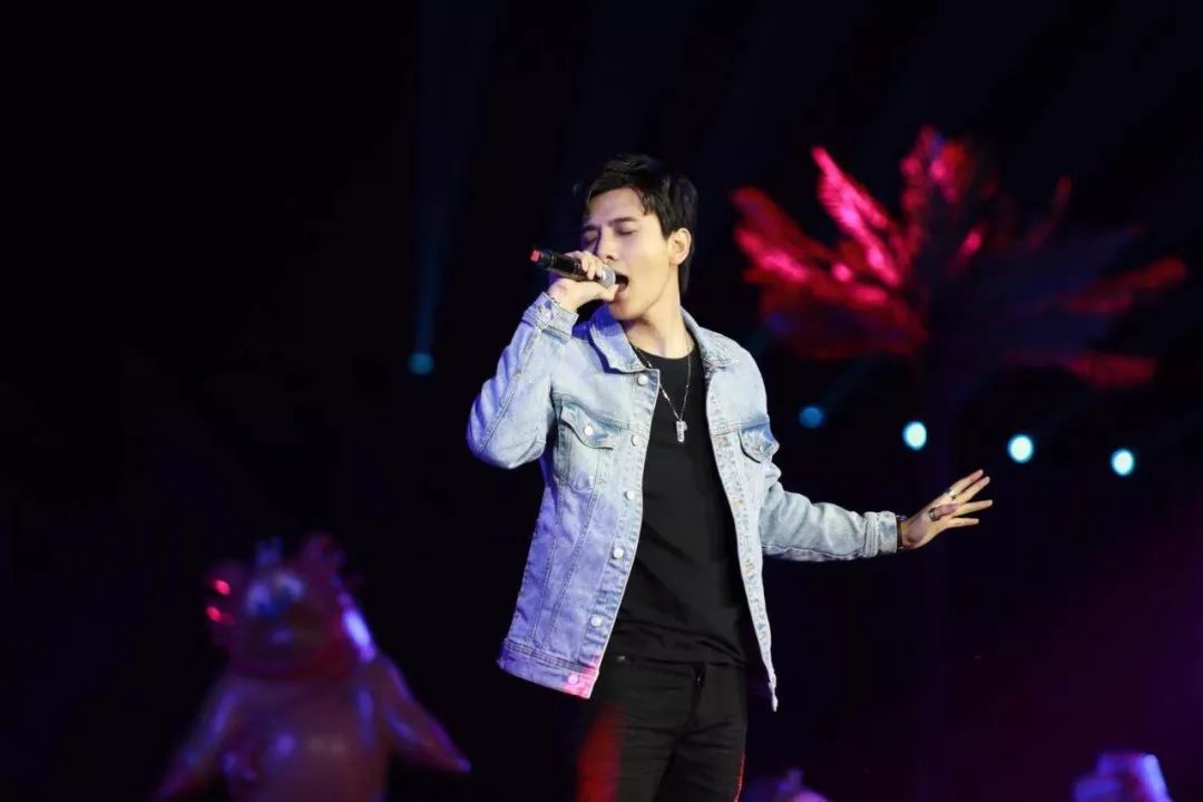 南宁无人机最新消息,广西南宁1000架无人机矩阵光影秀