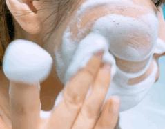 脸上搓出3斤泥！难怪又黄又暗又黑头！10秒给脸蛋“剥壳”，厉害