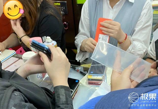 探访全球最大苹果“*市黑**”！iPhone价格低到让人无法想象