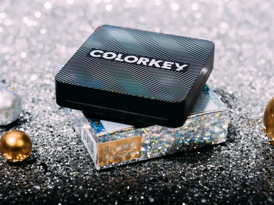 卡粉起皮用面霜还是乳液,卡粉起皮救星底妆难题解决