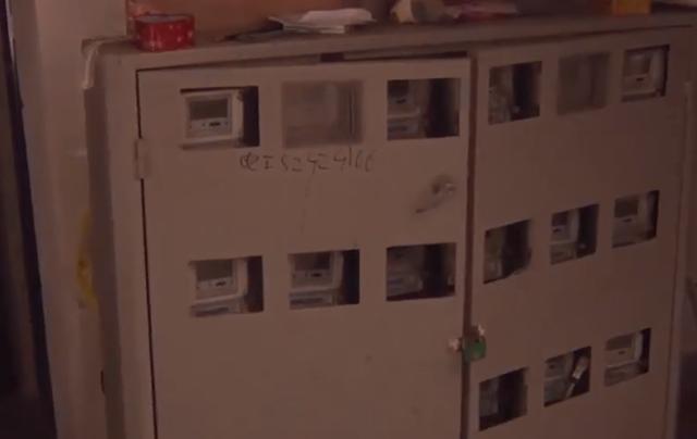 房子没人住不交物业费物业起诉,物业发现有业主在偷电