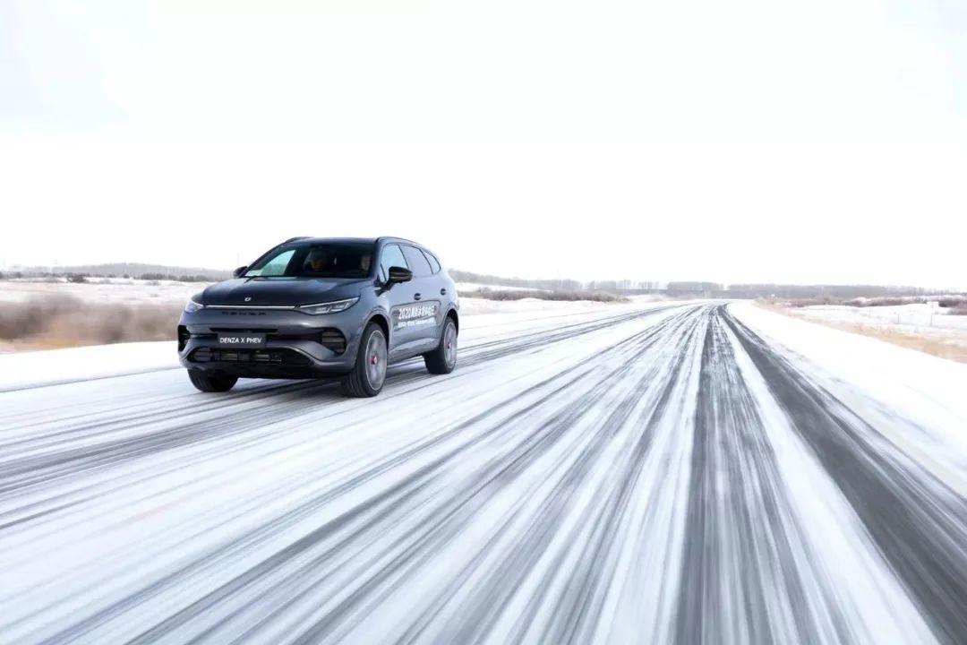试驾丨“冰”驰电掣+铁“雪”战士，这才是冰雪对决该有的样子