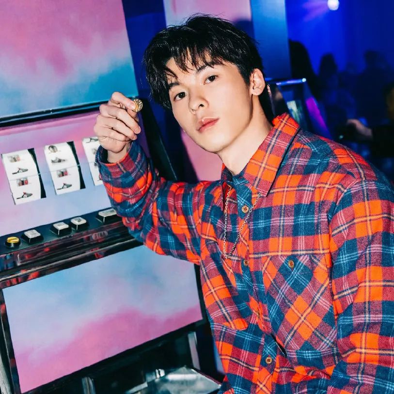 福利来惹！肖战的米老鼠竟没拼过*钟金**仁Gucci大秀浪漫表白？