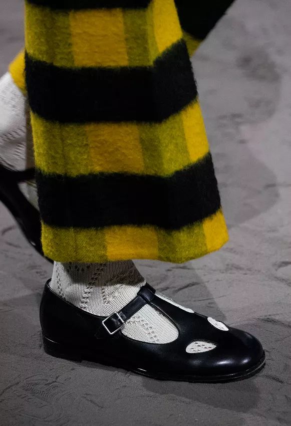 福利来惹！肖战的米老鼠竟没拼过*钟金**仁Gucci大秀浪漫表白？