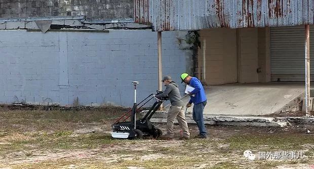 常年无人居住的房子发现一具尸体,豪宅底下发现37具遗体