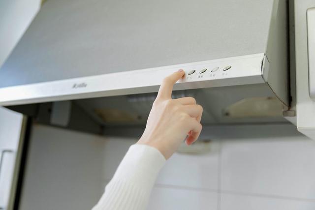 吸油烟机怎么清洗妙招,擦油烟机怎么擦油腻腻的