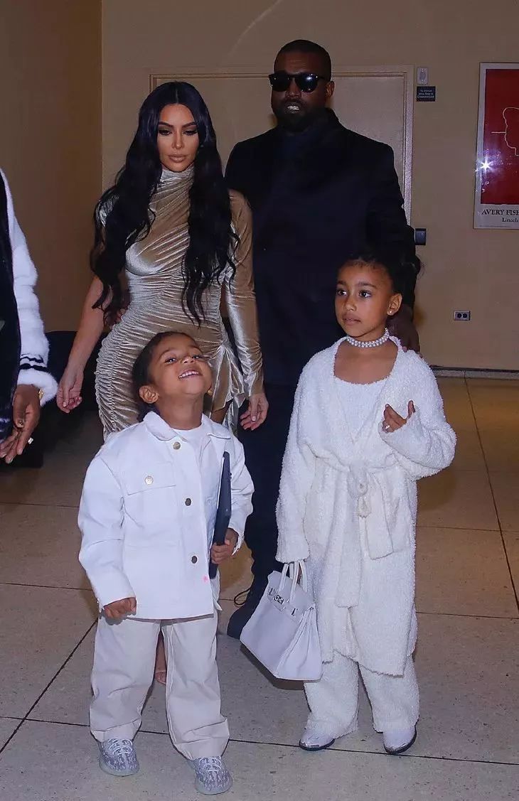 侃爷晒与卡戴珊合照想复合,侃爷卡戴珊时装发布会