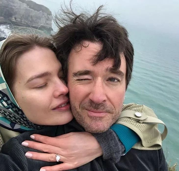 时髦办|18岁的Kaia怀孕了???其实LV太子妃也是19岁当妈妈的