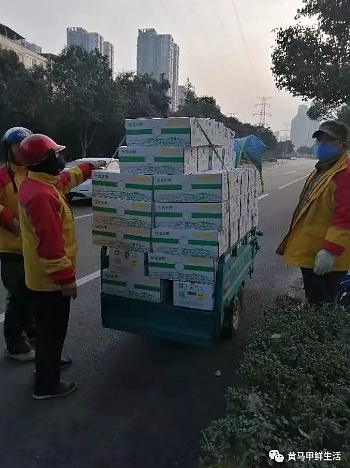 绝不能让员工饿肚子！黄马甲盒饭来了！致敬战斗在疫情一线的所有人