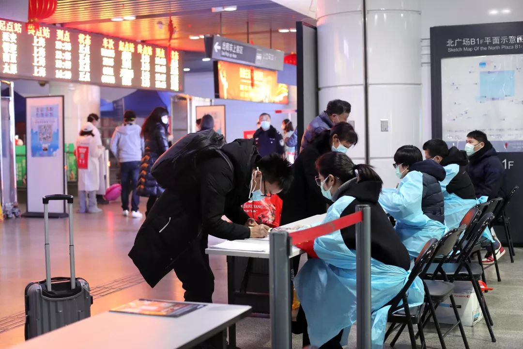 返程各个车站真实视频,上海返程高峰火车站