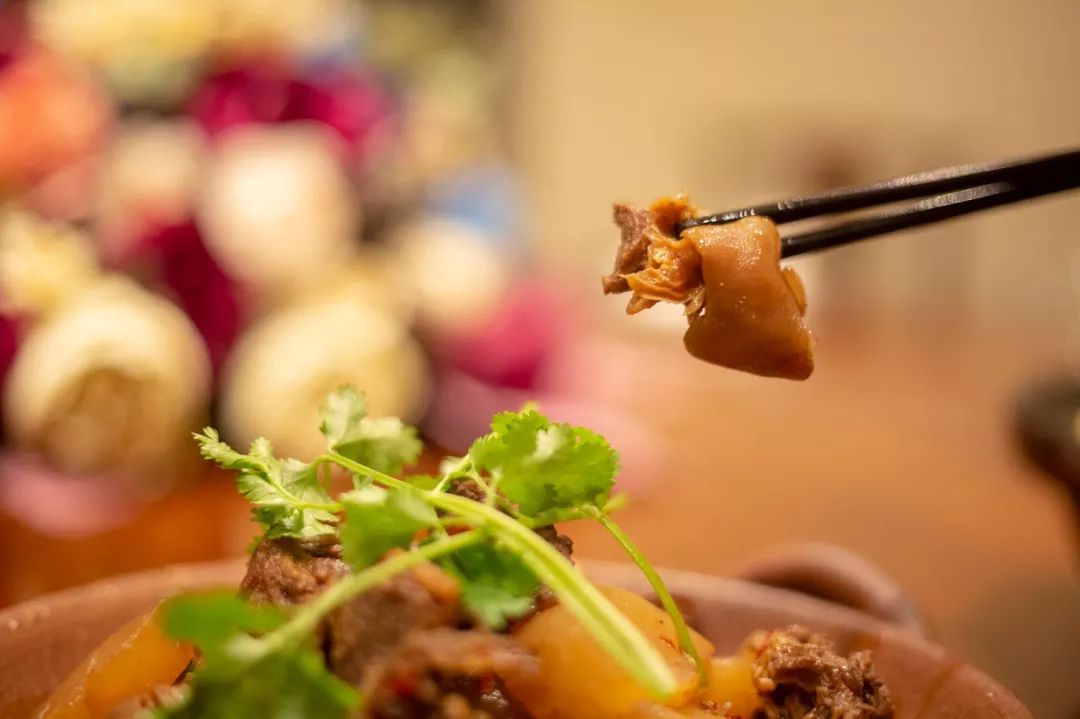 网红餐厅摆拍作秀视频,网红餐厅出圈名场面